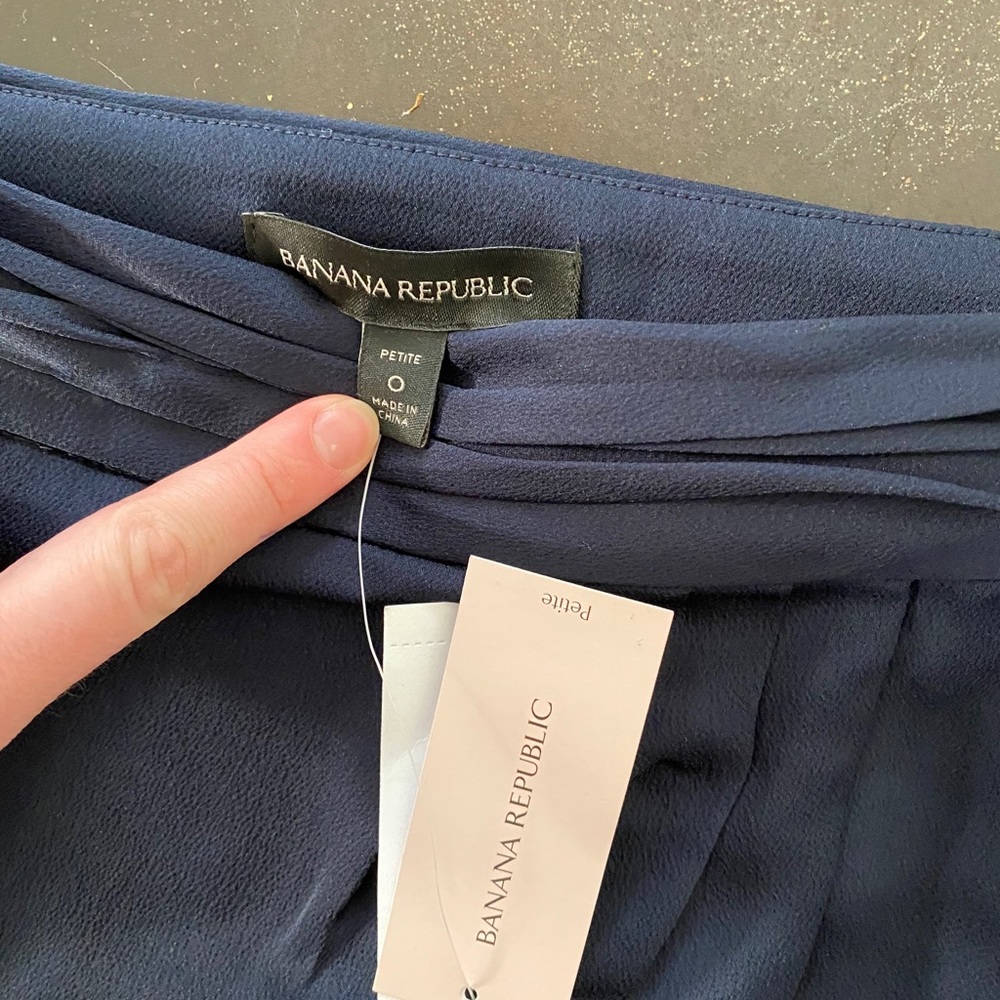 Banana republic Mini Skirt Navy. Size 0. NWT